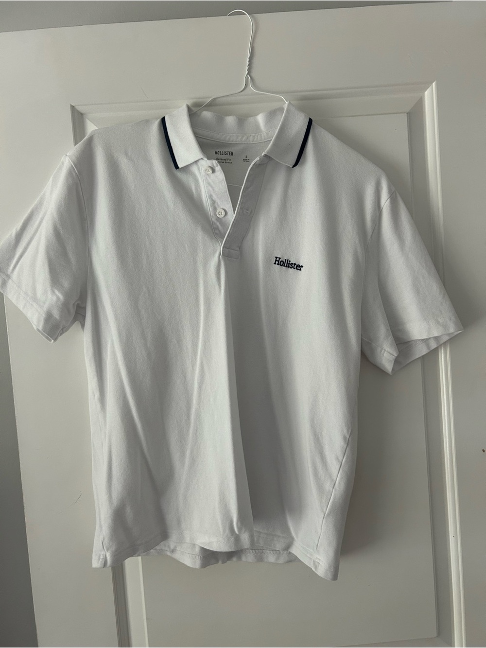 🤍 Hollister Relaxed Fit White Polo with Navy Trim and Logo 🤍